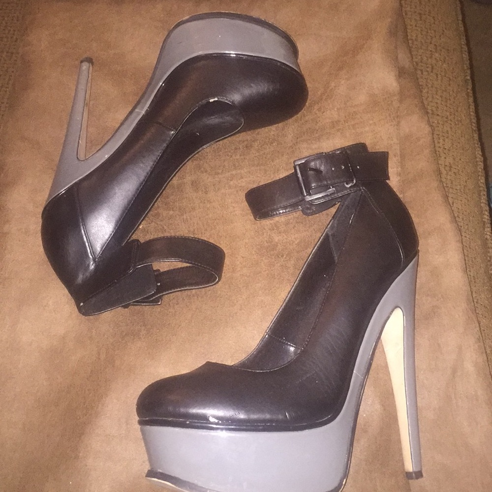 Ankle-strap Platform Heels💟.